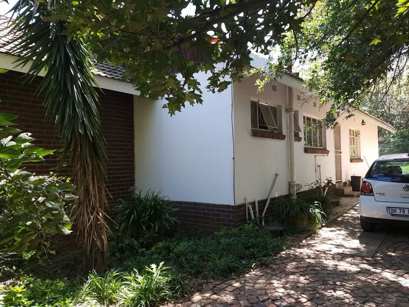 Prime Corner Stand – 3-Bed Home with Development Potential in Lombardy East - Photo 3