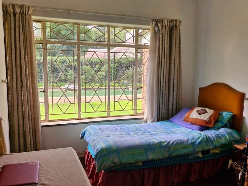 Prime Corner Stand – 3-Bed Home with Development Potential in Lombardy East - Photo 9