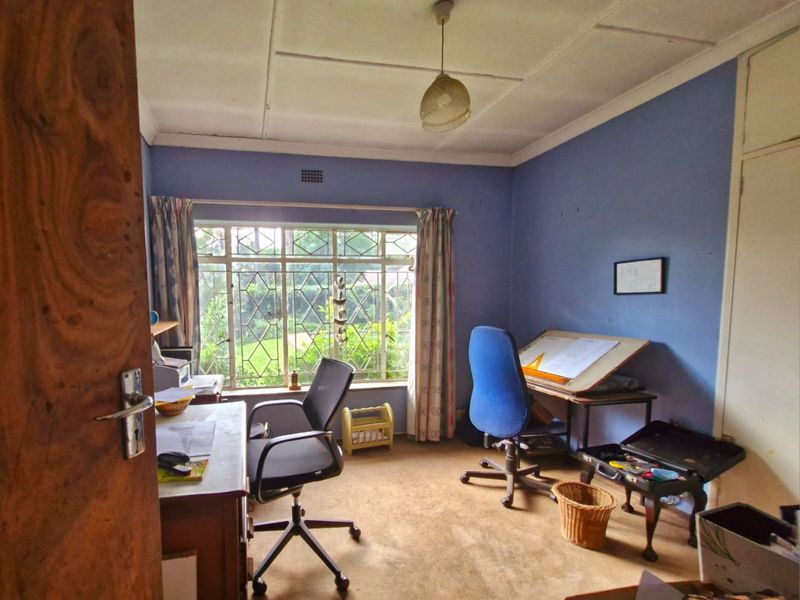 Prime Corner Stand – 3-Bed Home with Development Potential in Lombardy East - Photo 10