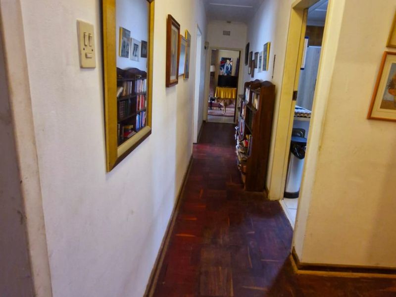 Prime Corner Stand – 3-Bed Home with Development Potential in Lombardy East - Photo 7