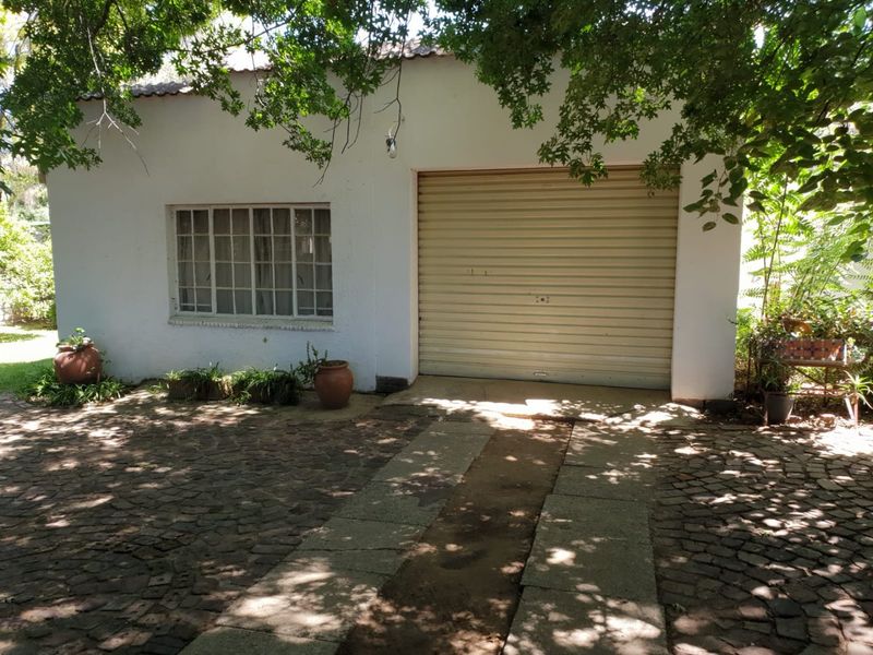 Prime Corner Stand – 3-Bed Home with Development Potential in Lombardy East - Photo 4