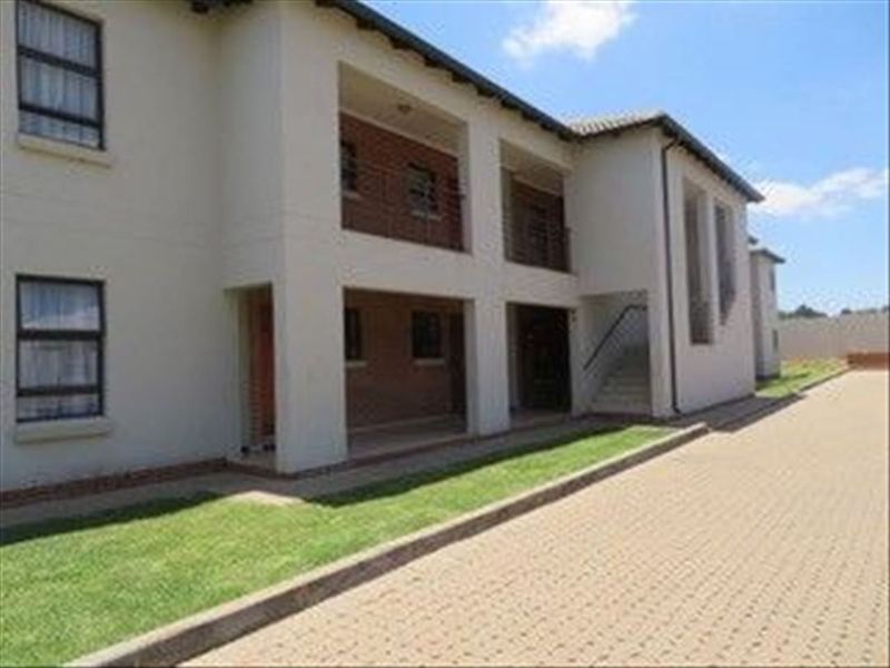 Cozy Two-Bedroom Home with Modern Comforts - Photo 3