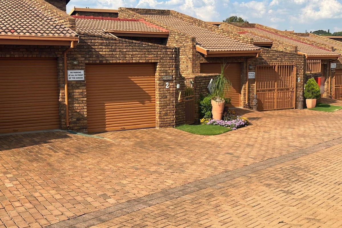 3 Bed 2 Bath Elegant & Secure Simplex for Sale in the Heart of Kloofendal - Photo 3