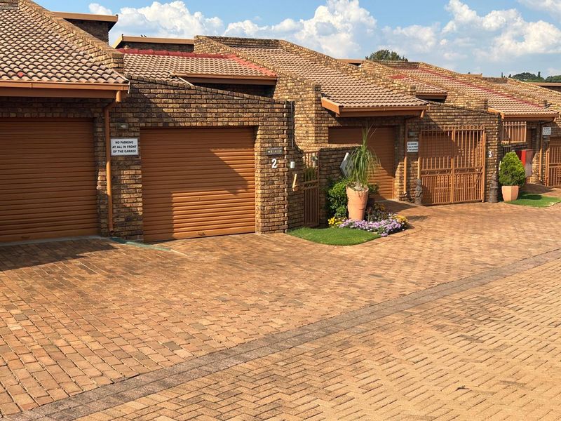 3 Bed 2 Bath Elegant & Secure Simplex for Sale in the Heart of Kloofendal - Photo 3