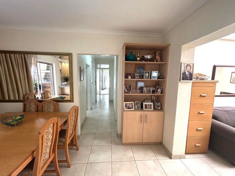 3 Bed 2 Bath Elegant & Secure Simplex for Sale in the Heart of Kloofendal - Photo 9