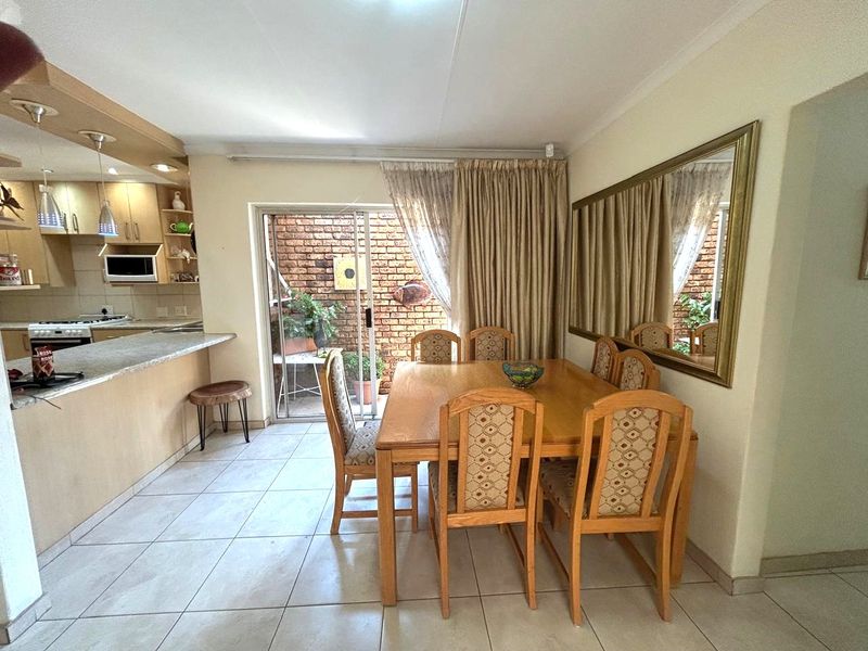 3 Bed 2 Bath Elegant & Secure Simplex for Sale in the Heart of Kloofendal - Photo 10