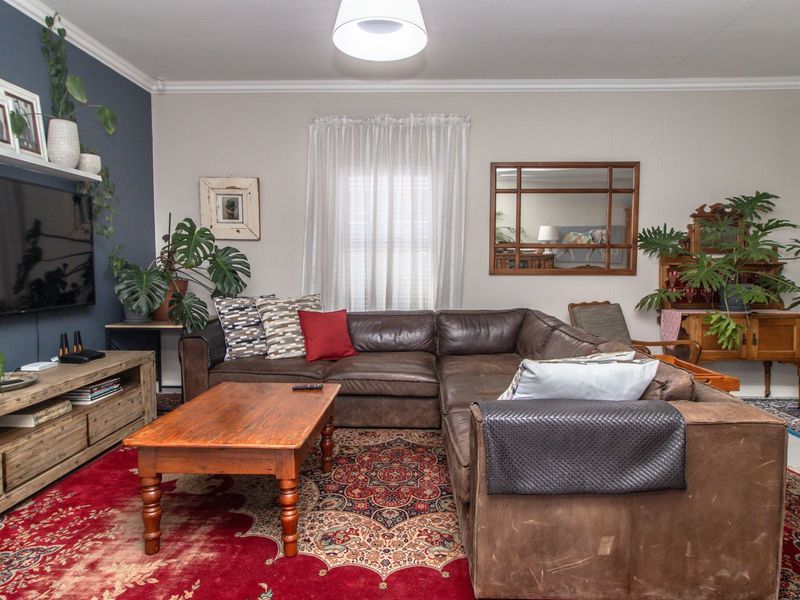 A Breath of Elegance in Sunningdale – Pristine 4-Bedroom, 3- Bathroom Family Home with Versatile Living Spaces - Photo 8