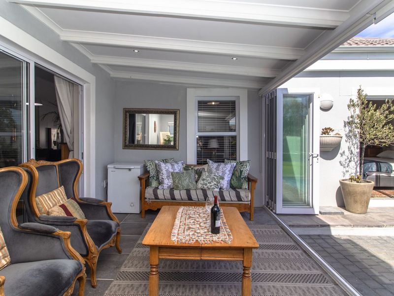 A Breath of Elegance in Sunningdale – Pristine 4-Bedroom, 3- Bathroom Family Home with Versatile Living Spaces - Photo 7