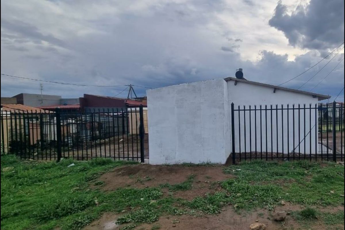 2 bedroom house for sale in Botshabelo - Photo 3