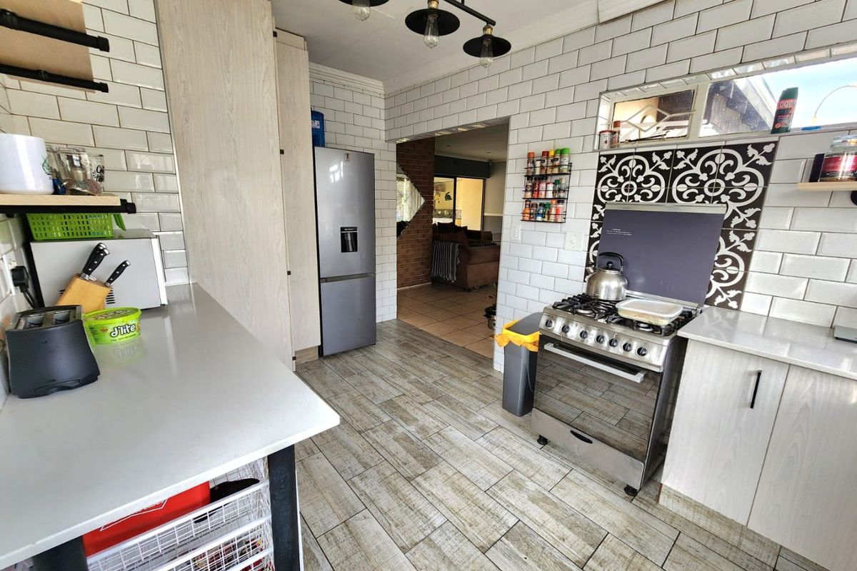 Stunning Family Home with Exceptional Features - Photo 5