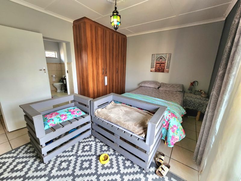 Stunning Family Home with Exceptional Features - Photo 10