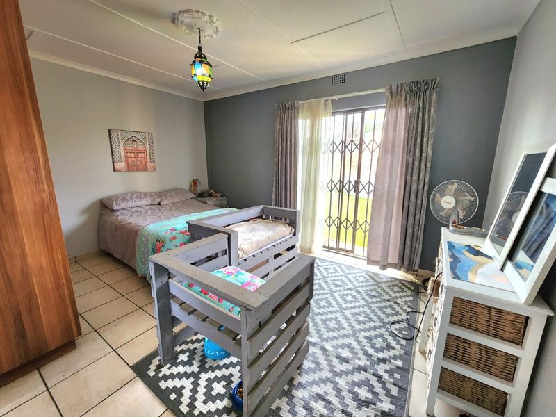 Stunning Family Home with Exceptional Features - Photo 9