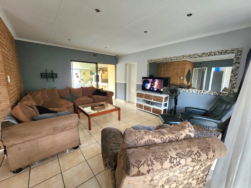 Stunning Family Home with Exceptional Features - Photo 8