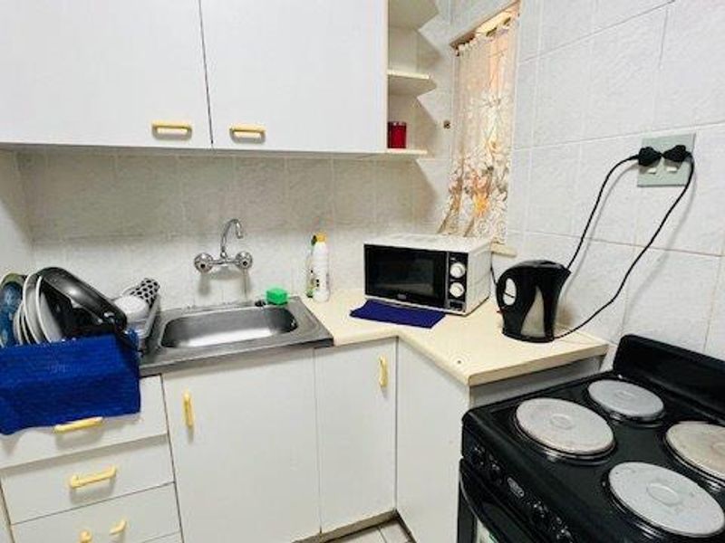 1 Bedroom Apartment In The Heart Of Uvongo - Photo 8