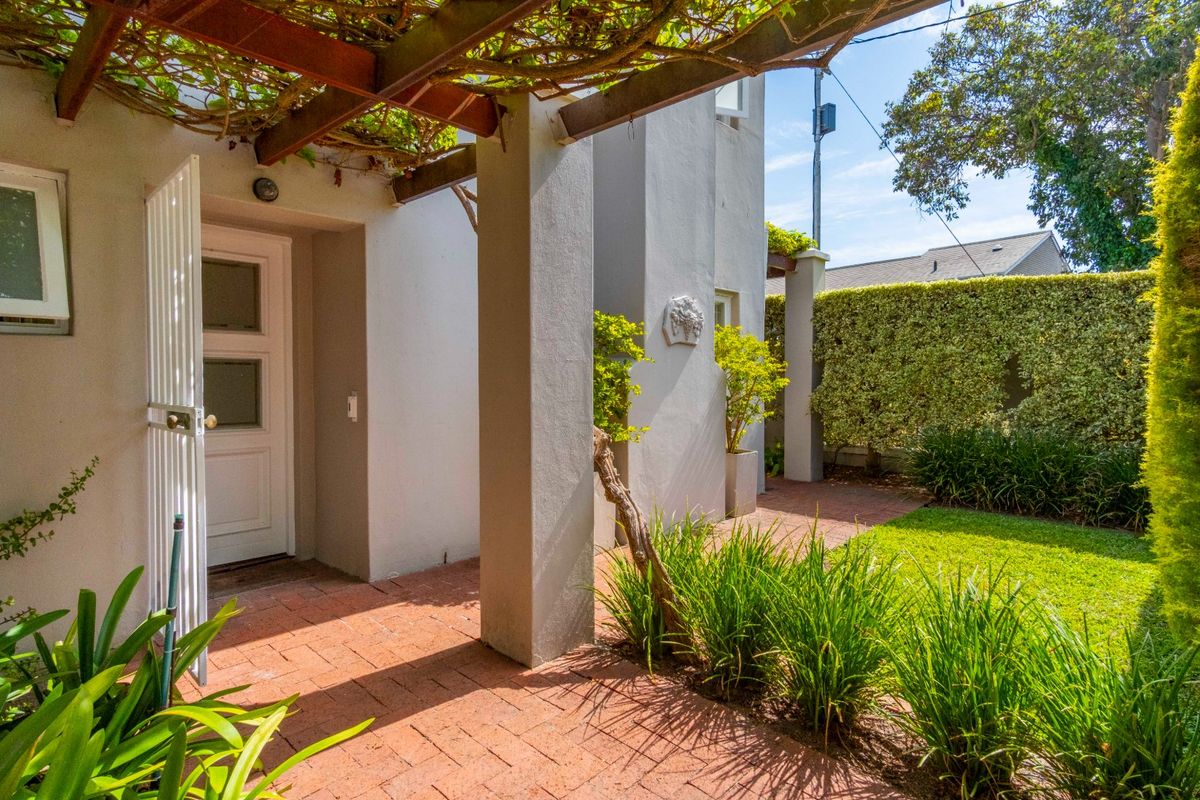 Neat as a pin in Sunnybrae - walk to RBHS - Photo 4