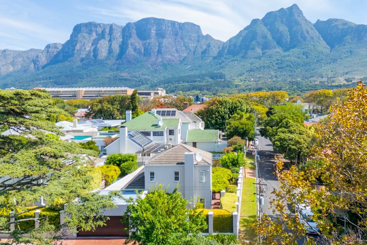 Neat as a pin in Sunnybrae - walk to RBHS - Photo 2