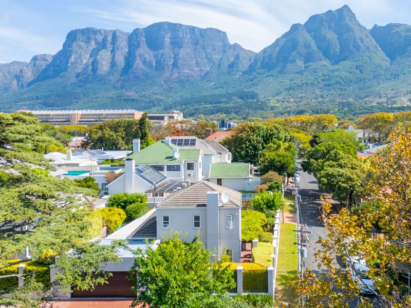 Neat as a pin in Sunnybrae - walk to RBHS - Photo 2