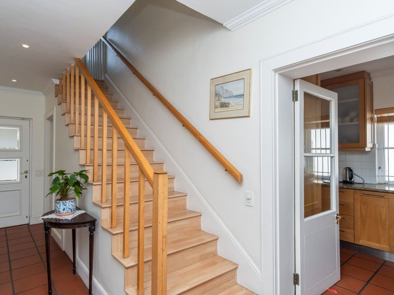 Neat as a pin in Sunnybrae - walk to RBHS - Photo 7