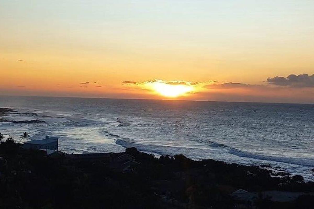 Beachfront Perfection With Breathtaking Ocean Views - Photo 2