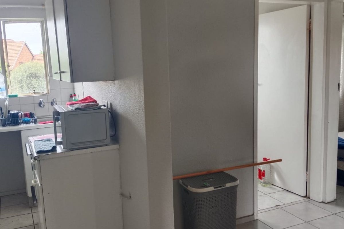 First floor Townhouse in the heart of Glen Marais. - Photo 3