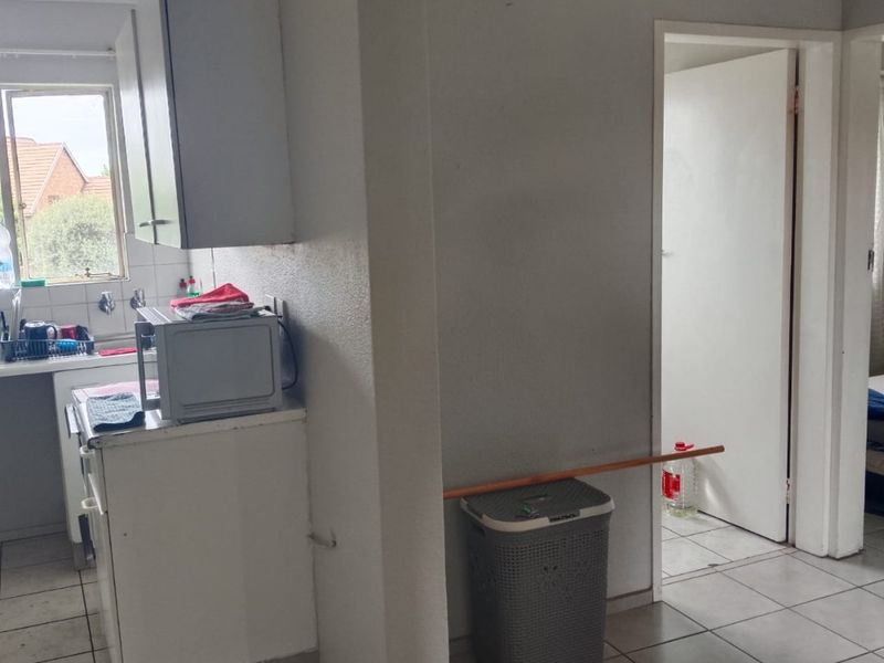 First floor Townhouse in the heart of Glen Marais. - Photo 3