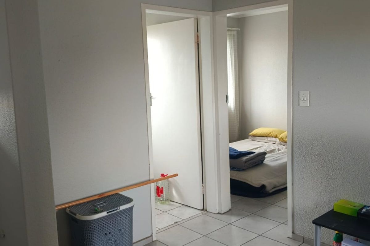 First floor Townhouse in the heart of Glen Marais. - Photo 4