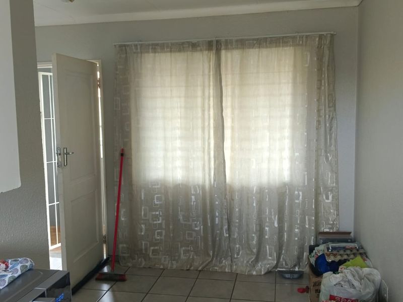 First floor Townhouse in the heart of Glen Marais. - Photo 5