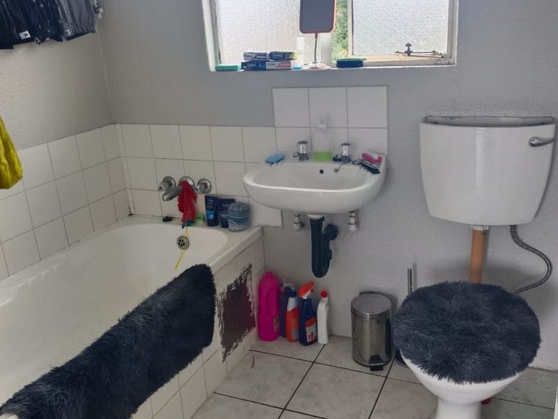 First floor Townhouse in the heart of Glen Marais. - Photo 10