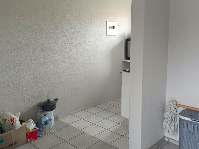 First floor Townhouse in the heart of Glen Marais. - Photo 9