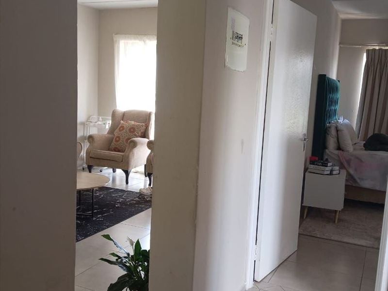 Cozy 2-Bedroom Home with Modern Comforts - Photo 2