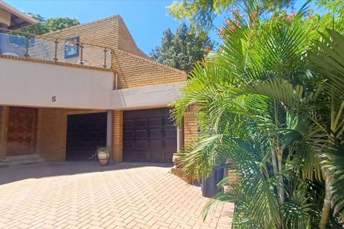 Beautiful Family Home – Move-In Ready with Rock Splash Pool! - Photo 3