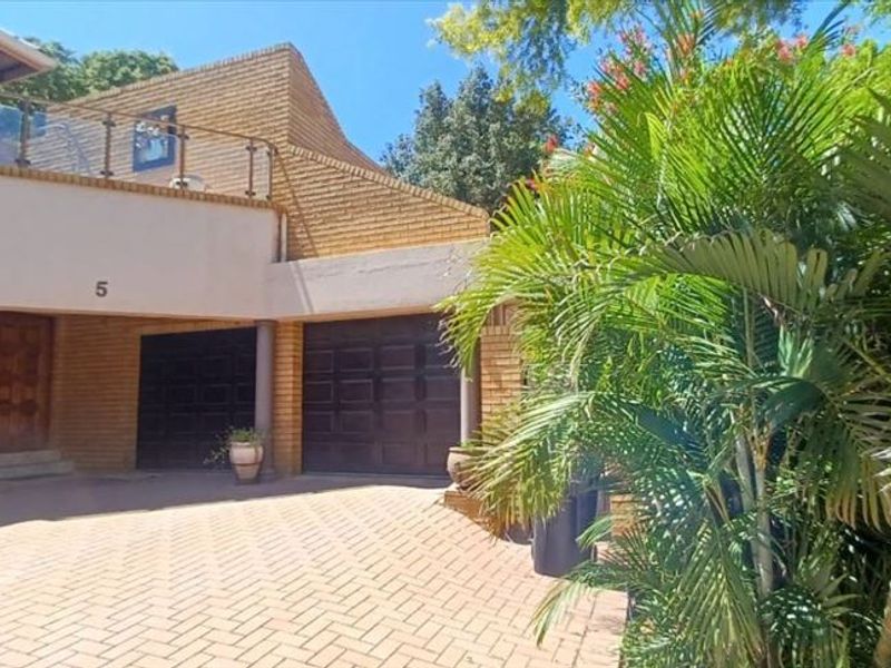 Beautiful Family Home – Move-In Ready with Rock Splash Pool! - Photo 3