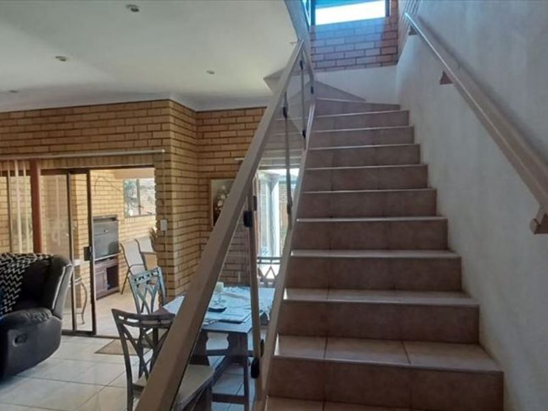 Beautiful Family Home – Move-In Ready with Rock Splash Pool! - Photo 2