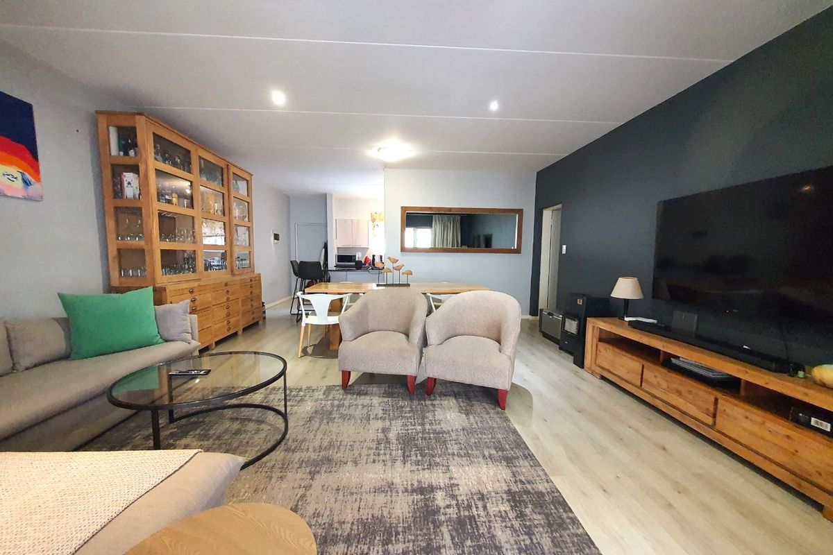 3 Bedroom Townhouse in Eagle Canyon Gold Estate - Photo 2