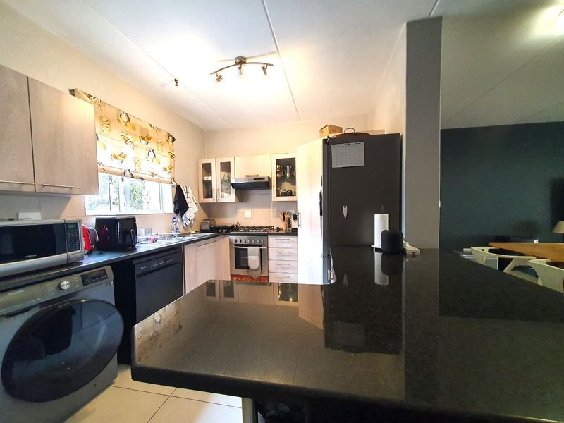 3 Bedroom Townhouse in Eagle Canyon Gold Estate - Photo 6