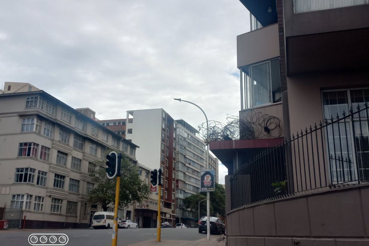 Spacious bachelor apartment in Durban Harboyr - Photo 4