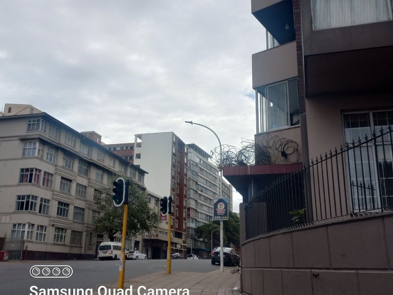 Spacious bachelor apartment in Durban Harboyr - Photo 4