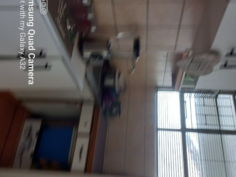 Spacious bachelor apartment in Durban Harboyr - Photo 10