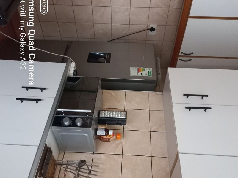 Spacious bachelor apartment in Durban Harboyr - Photo 9