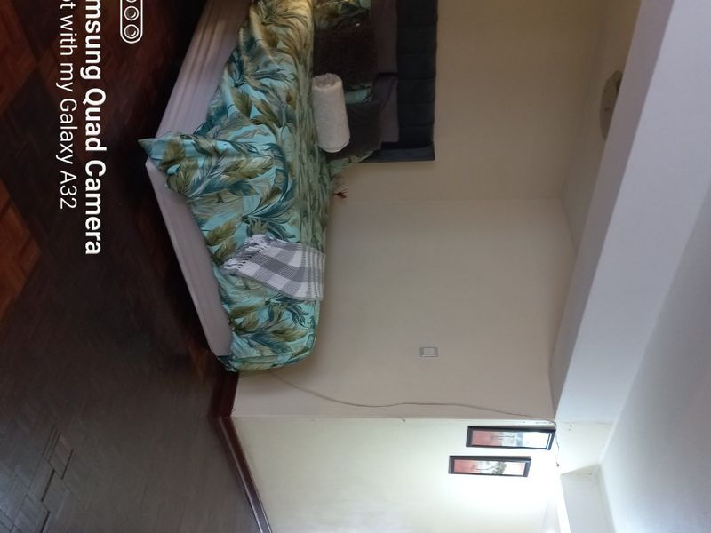 Spacious bachelor apartment in Durban Harboyr - Photo 6