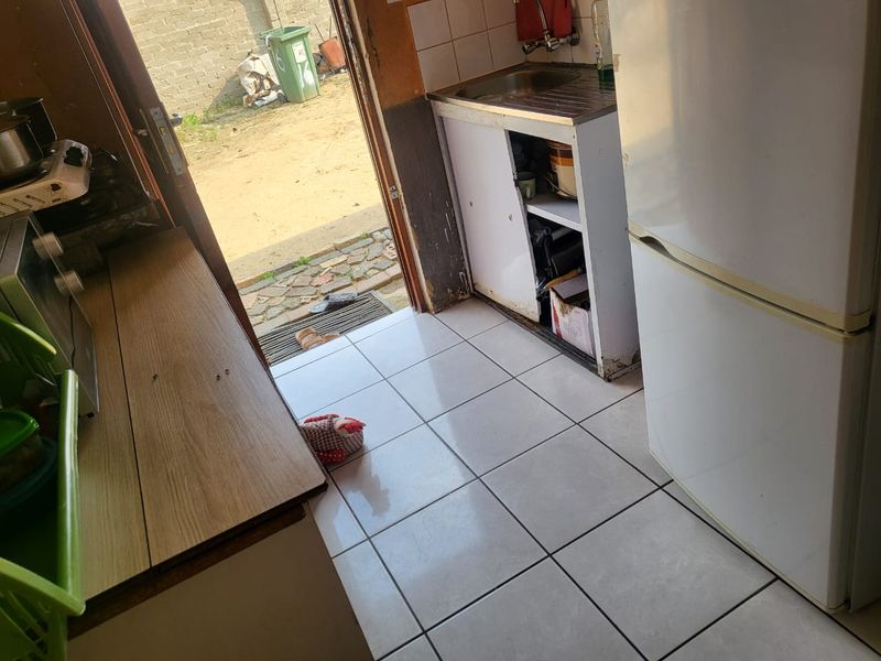 2 Bed, 1 Bath Fixer-Upper for Sale in Tirong - Photo 4