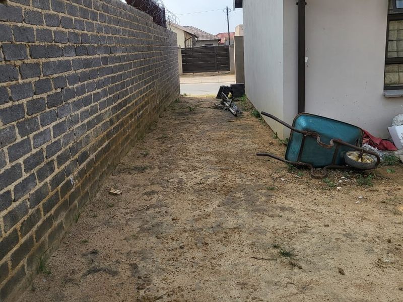 2 Bed, 1 Bath Fixer-Upper for Sale in Tirong - Photo 9