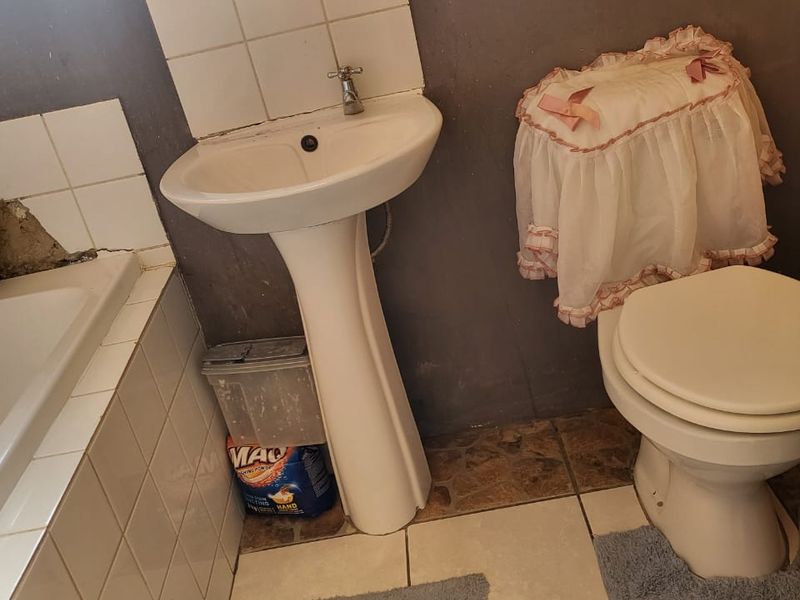 2 Bed, 1 Bath Fixer-Upper for Sale in Tirong - Photo 8