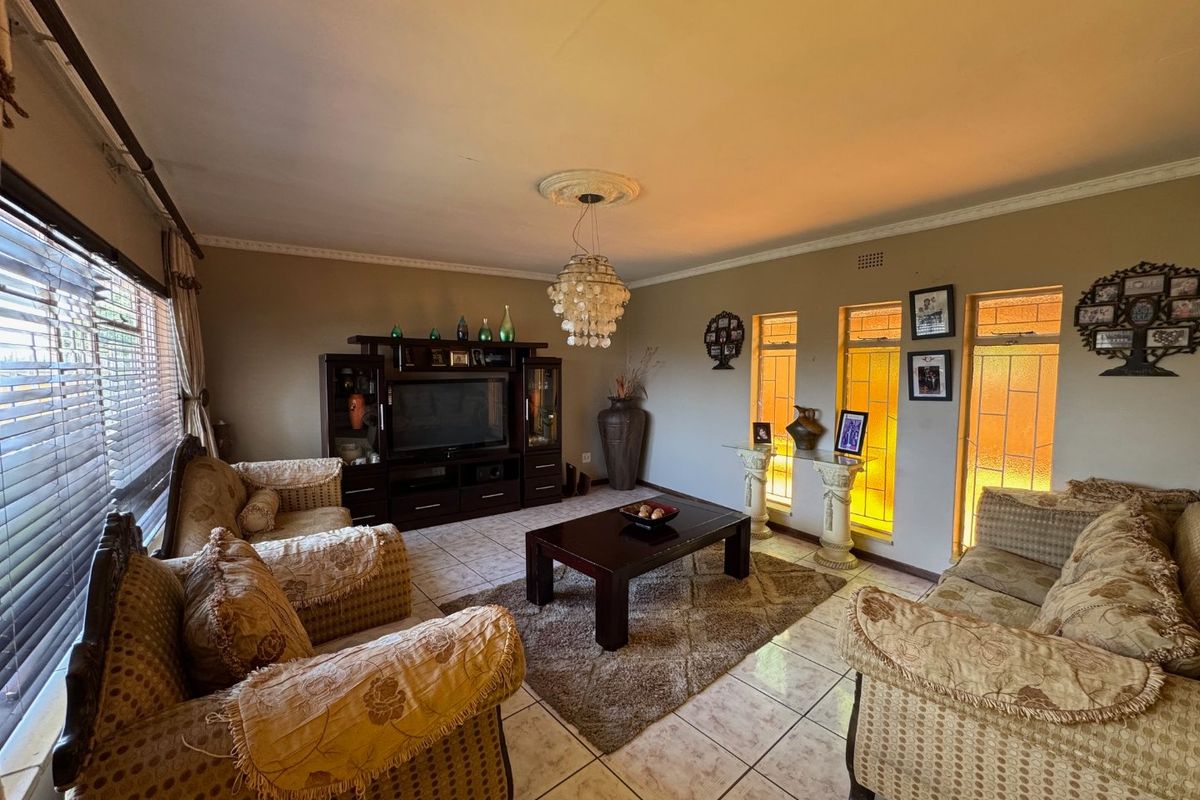Charming Family Home with Pool and Granny Flat - Photo 5