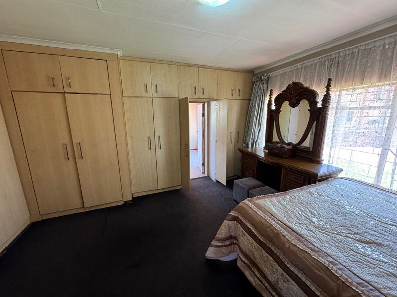 Charming Family Home with Pool and Granny Flat - Photo 10