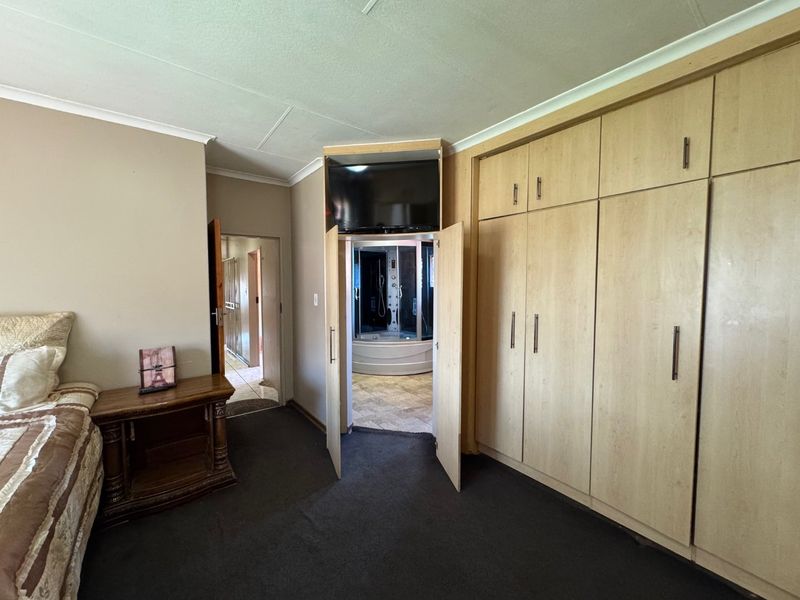 Charming Family Home with Pool and Granny Flat - Photo 9