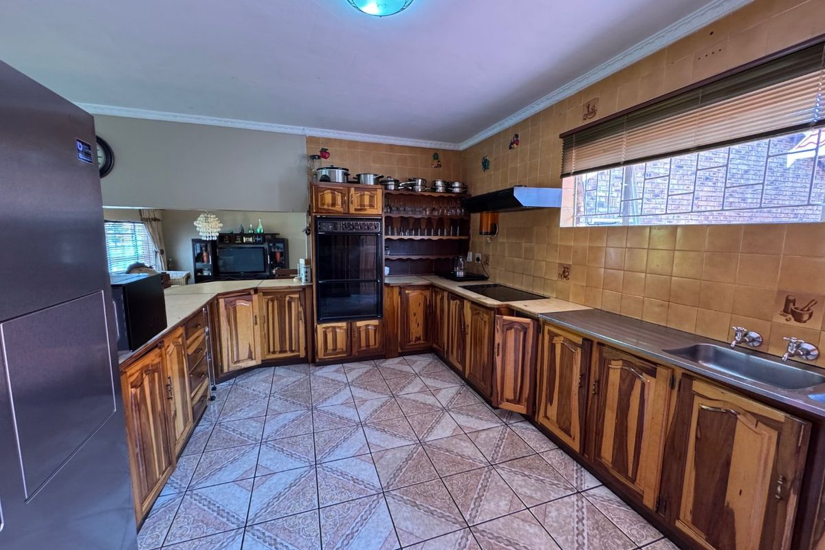 Charming Family Home with Pool and Granny Flat - Photo 3