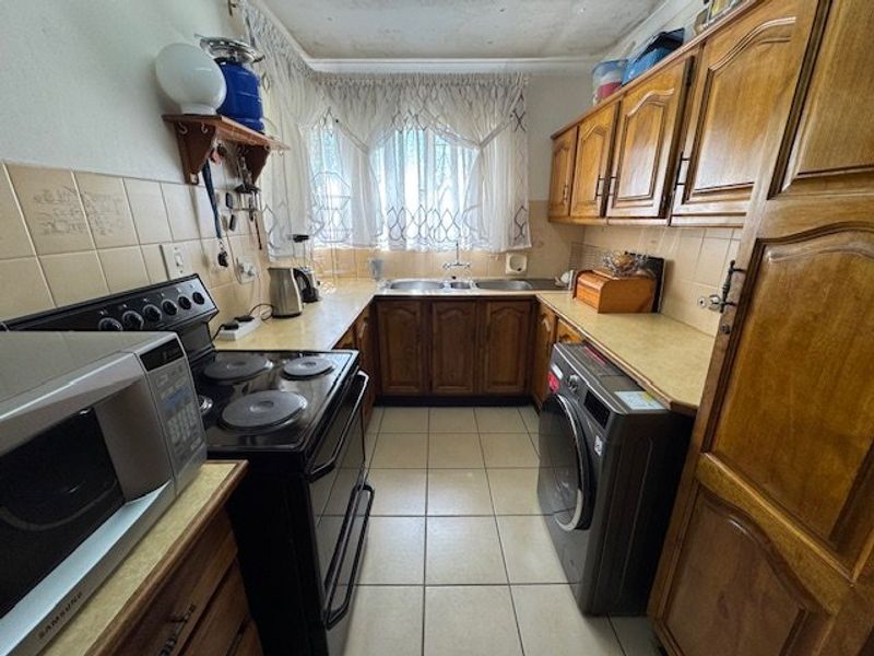 Spacious Family Home with Modern Amenities - Photo 2