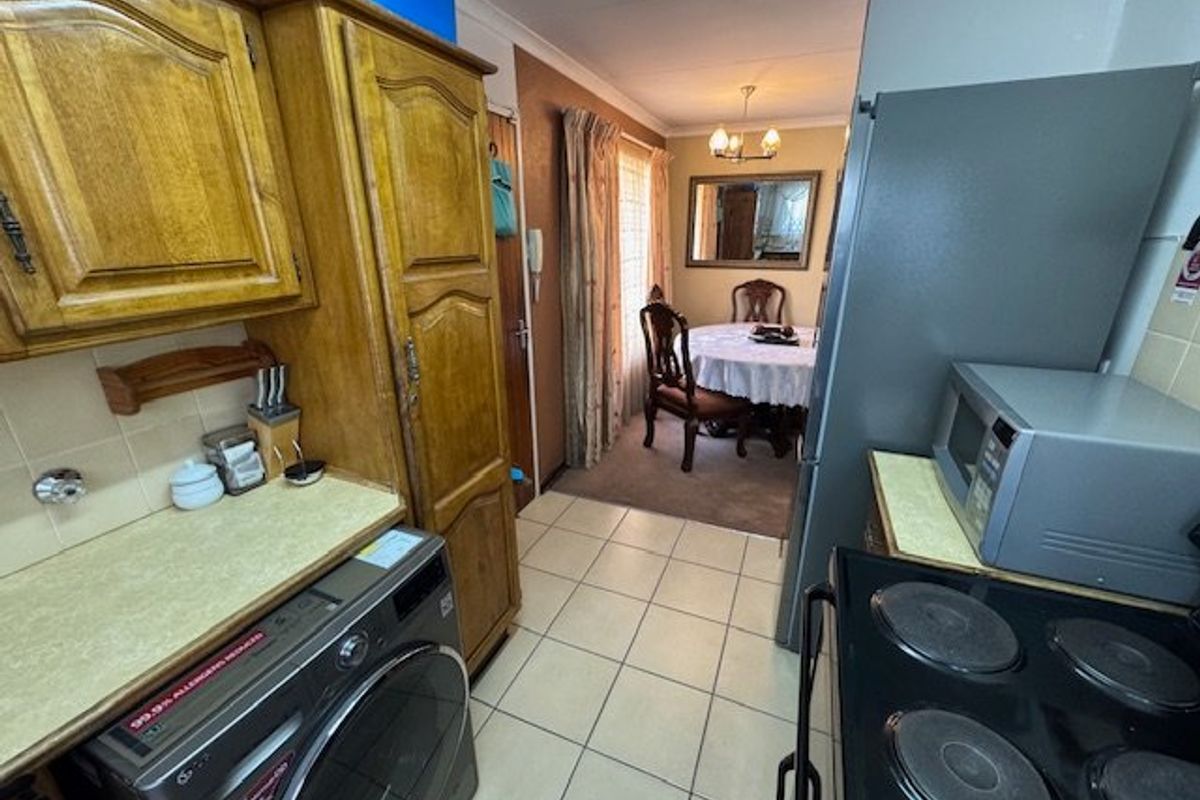 Spacious Family Home with Modern Amenities - Photo 4