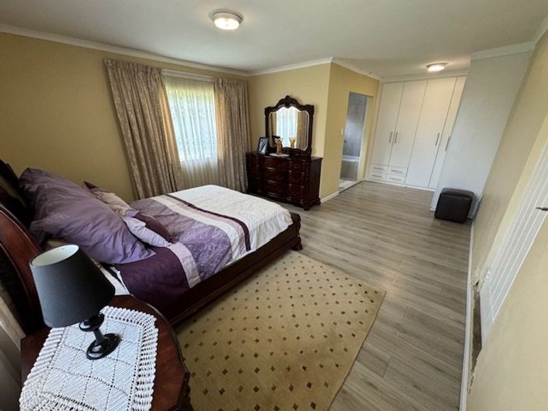 Spacious Family Home with Modern Amenities - Photo 10